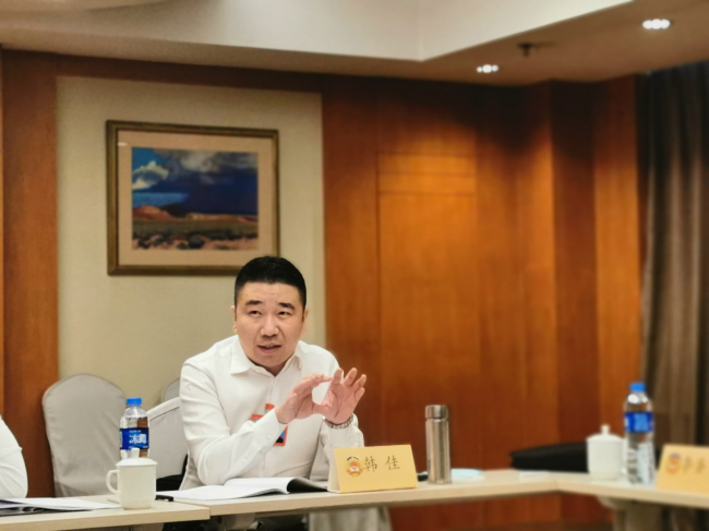 高端訪談丨韓佳的民建會史研藏之路001 (2).jpg