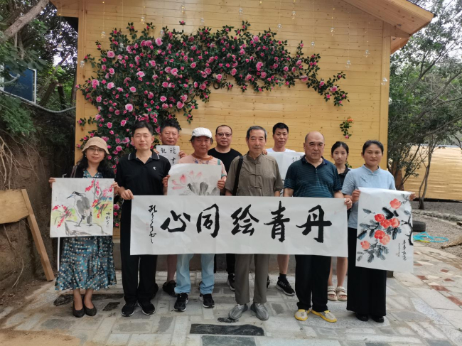 20250728民建保定市委東風(fēng)支部、文化宣傳委員會(huì)聯(lián)合民進(jìn)開明書畫院舉辦會(huì)員寫生考察活動(dòng)1.jpg