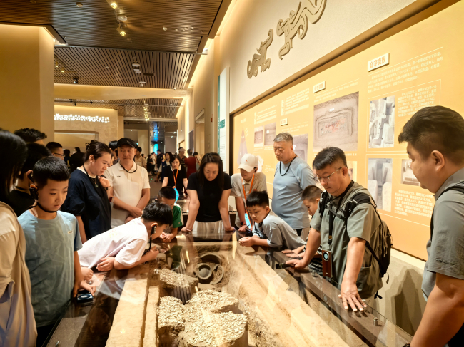 20250811民建保定市委新城支部赴殷墟博物館參觀學(xué)習(xí)2 (2).jpg