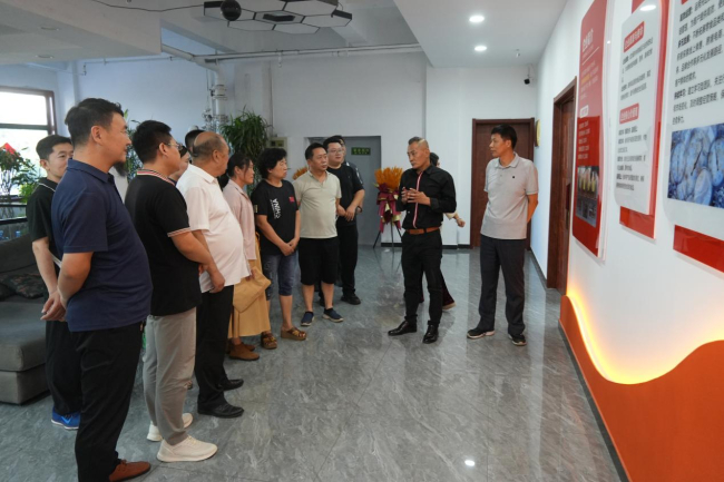 20250811民建保定市委東風支部、建設支部赴新華支部“會員之家”參觀學習并調研會員企業2.jpg